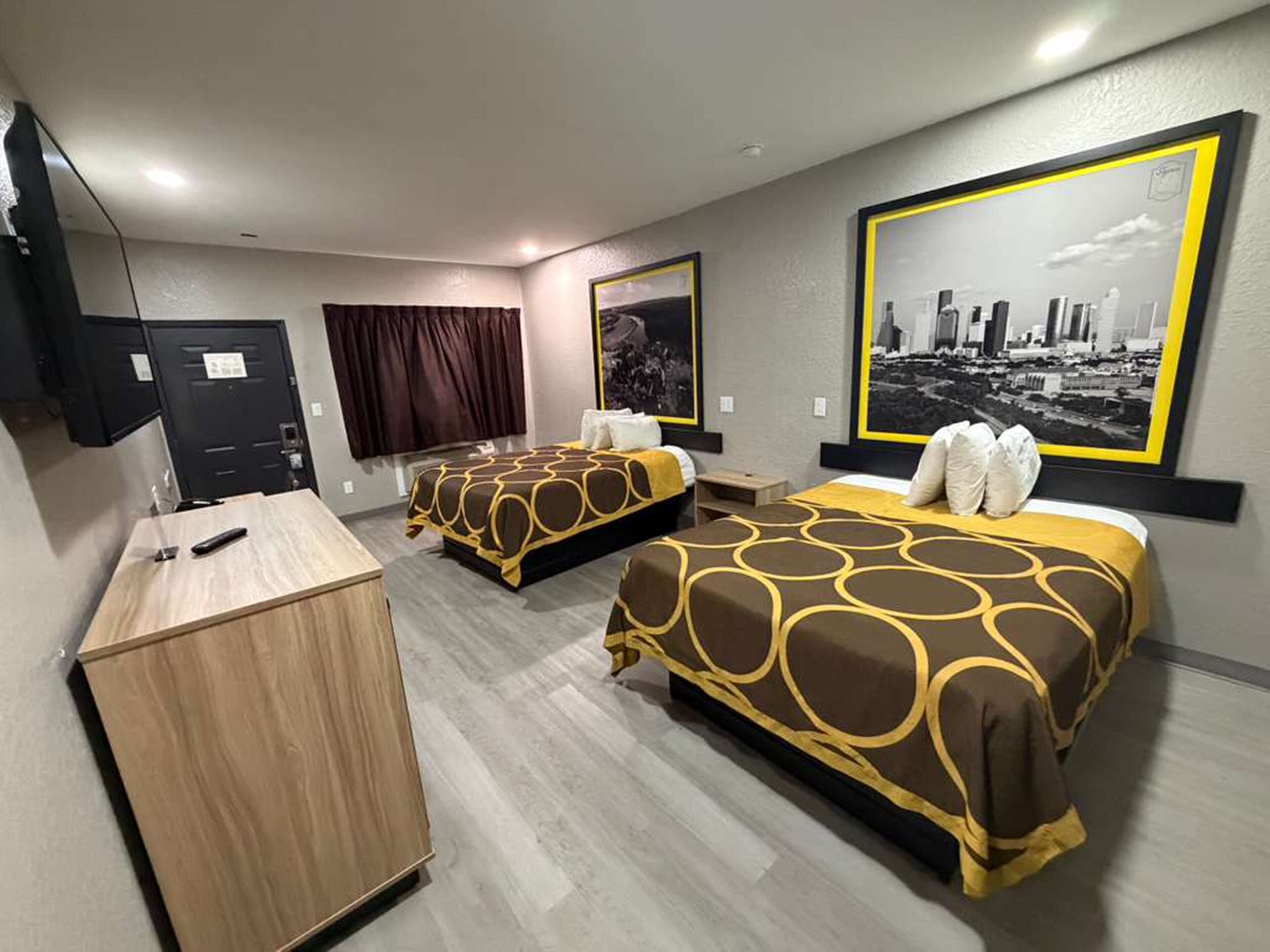 Photo - Super 8 by Wyndham Houston/Brookhollow NW