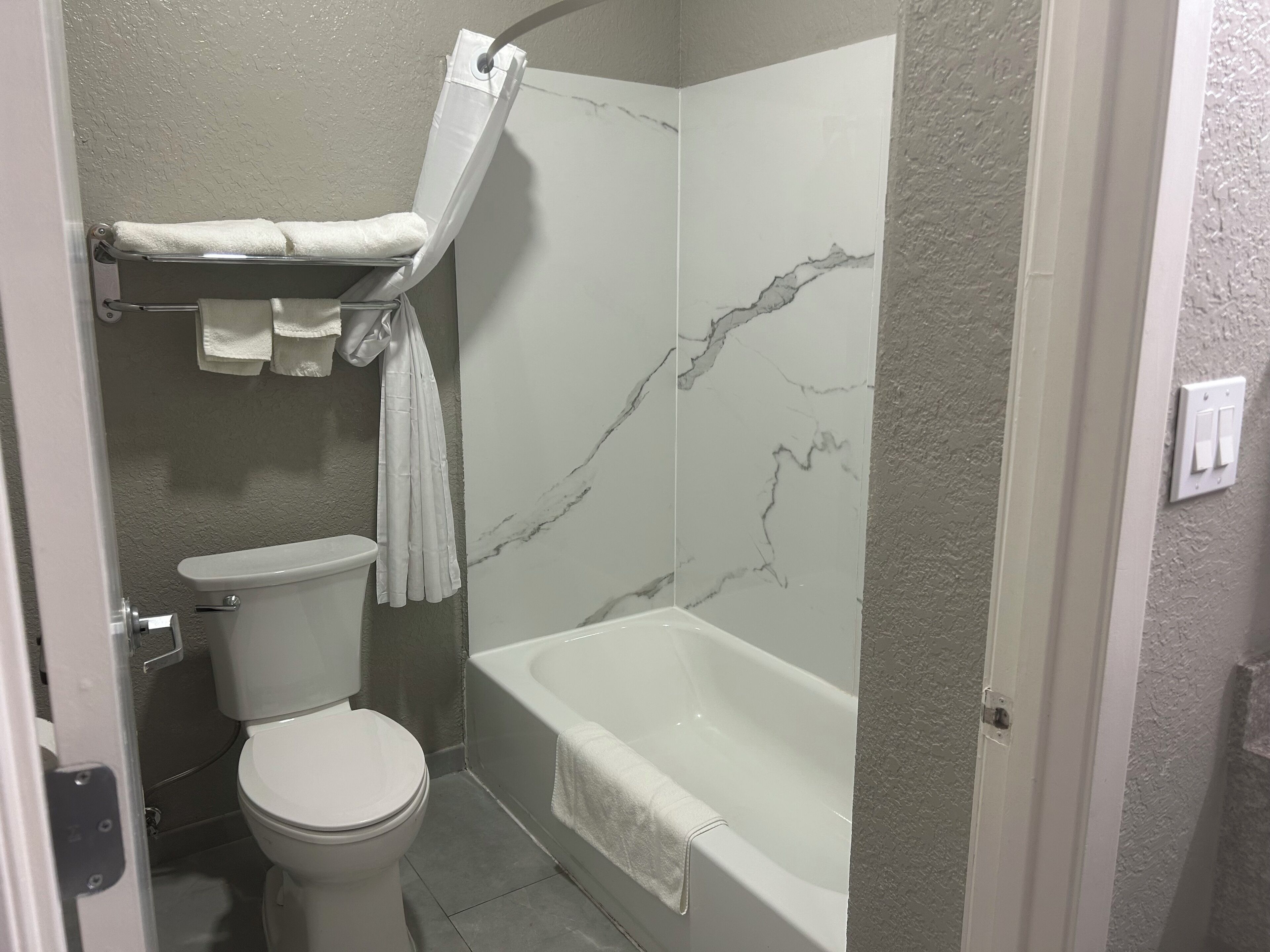 Photo - Super 8 by Wyndham Houston/Brookhollow NW