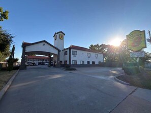 Exterior - Super 8 by Wyndham Houston/Brookhollow NW (Houston)