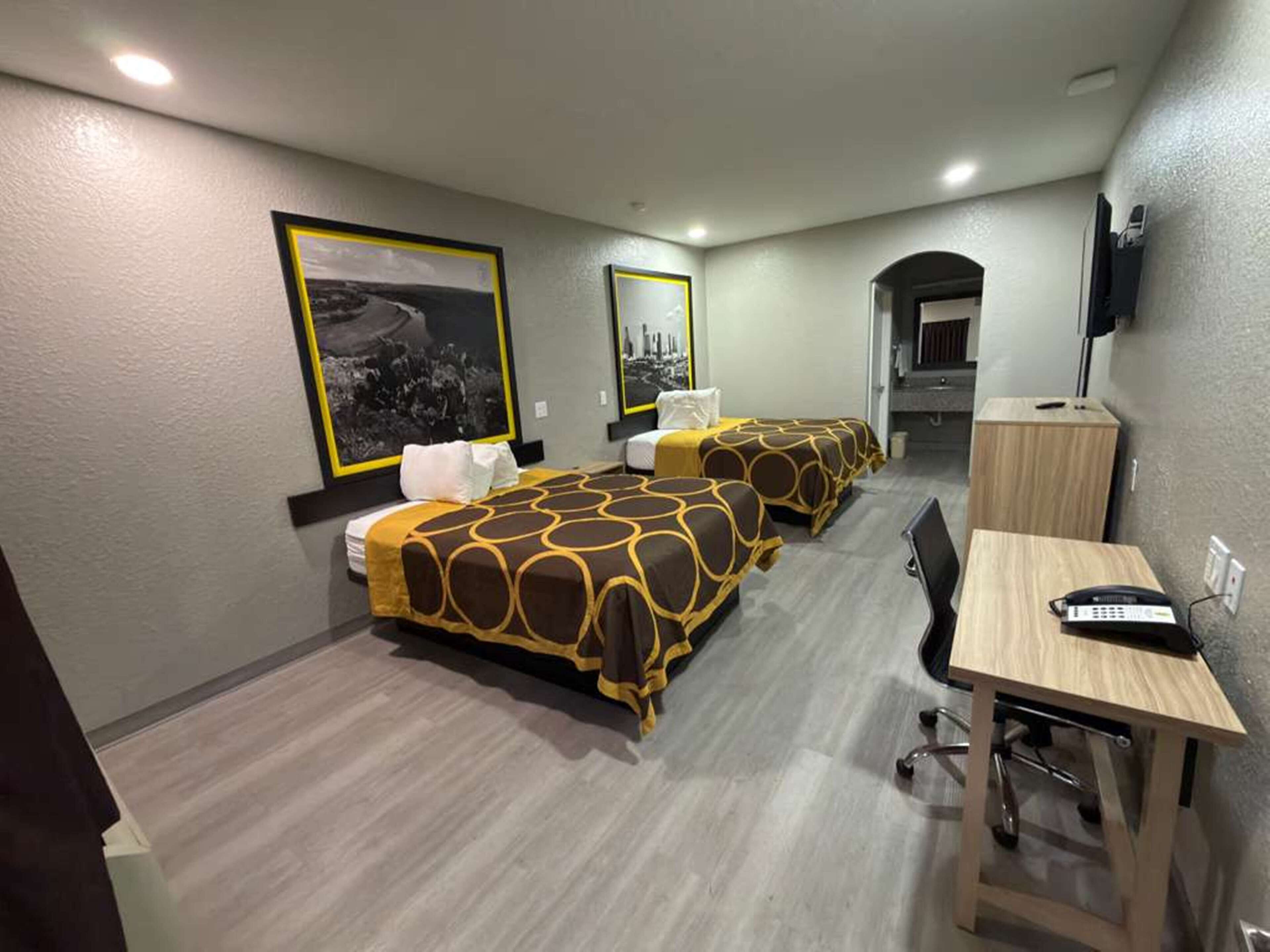 Photo - Super 8 by Wyndham Houston/Brookhollow NW