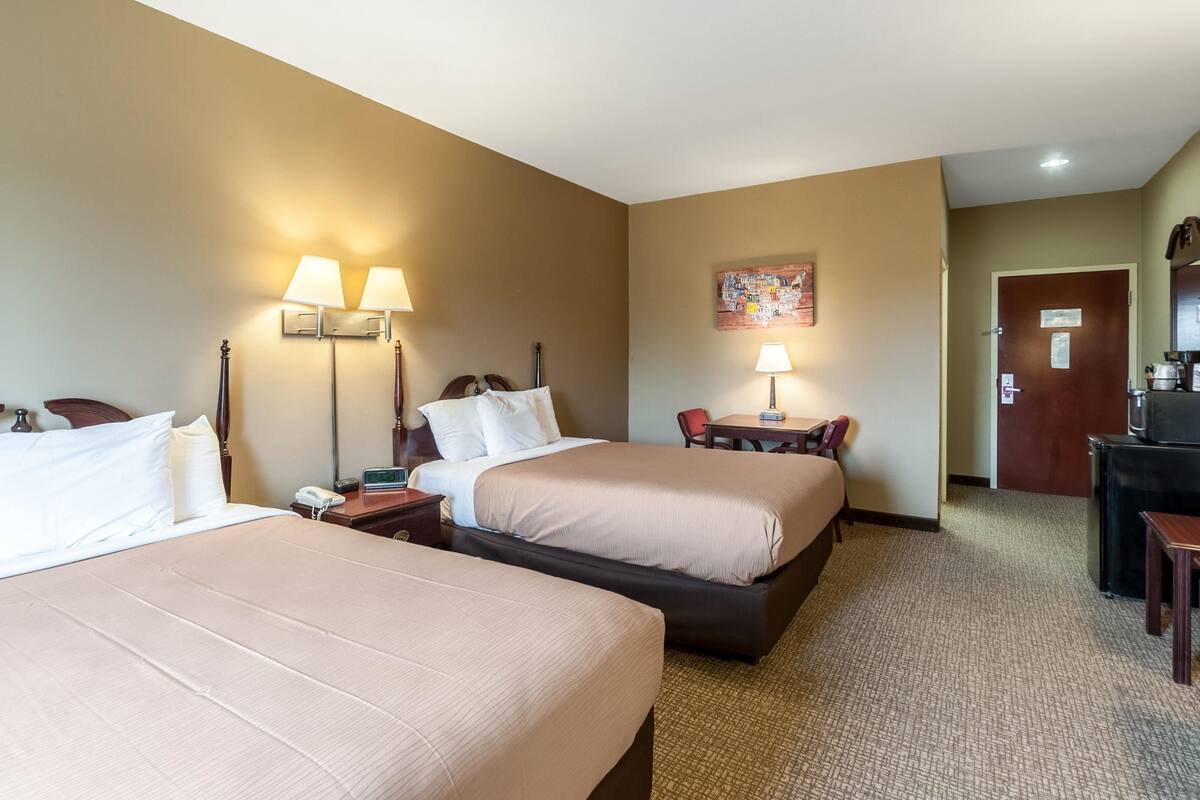 Tabla de planchar con plancha, cunas gratuitas y camas extra