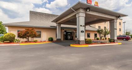 Econo Lodge Inn & Suites