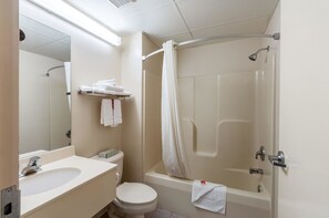 Combined shower/bathtub, hair dryer, towels - Econo Lodge Inn & Suites Middletown - Winchester South (Middletown)