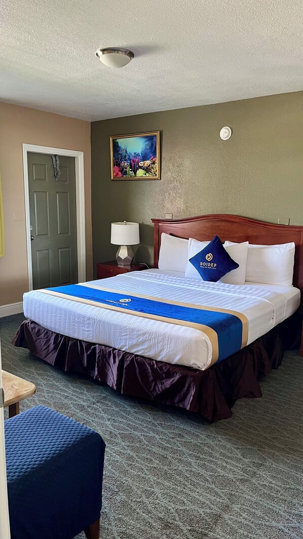 وحدات دش مع أحواض استحمام، مستلزمات مجانية للعناية الشخصية، مجففات شعر