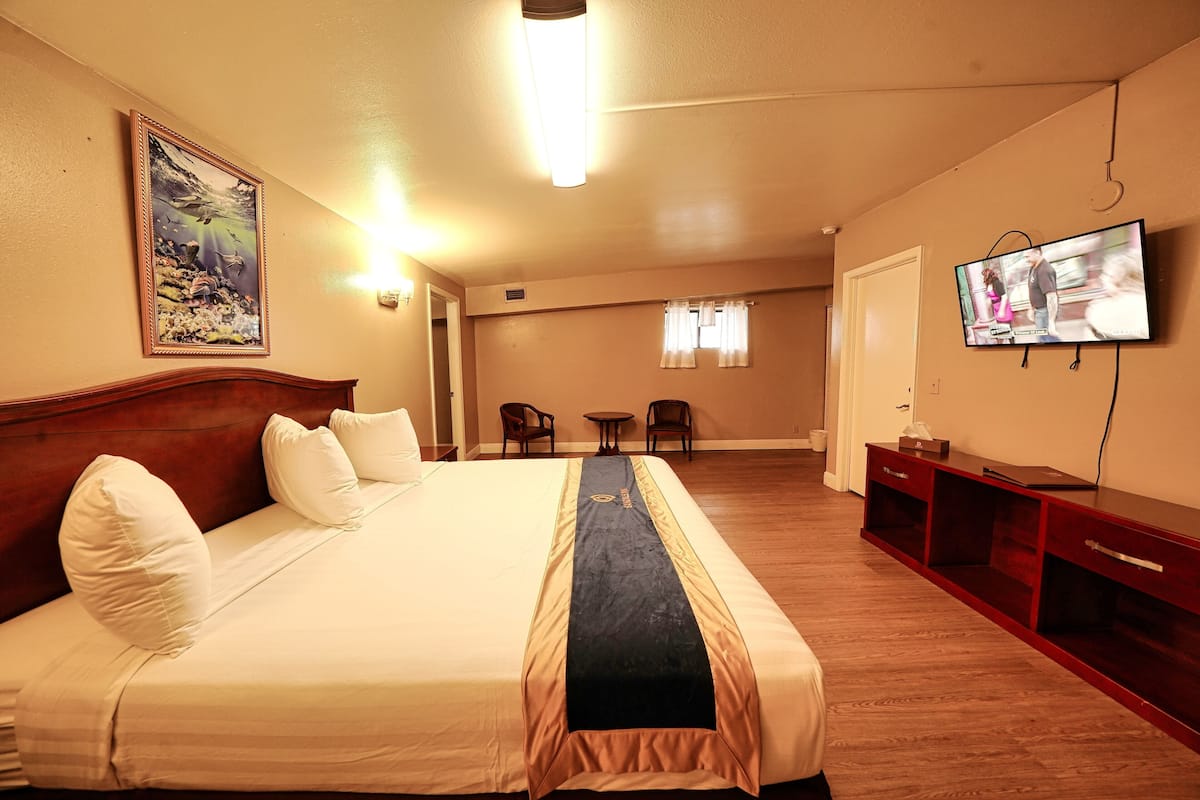 Family Room | 2 bedrooms, in-room safe, free WiFi, alarm clocks