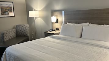 Kamar, 1 Tempat Tidur King, Bebas Asap Rokok | Tempat tidur Tempur-Pendic, meja kerja, dan tirai kedap cahaya