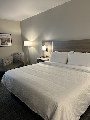 Zimmer, 1 King-Bett, Nichtraucher | Tempur-Pedic-Betten, Schreibtisch, Verdunkelungsvorhänge