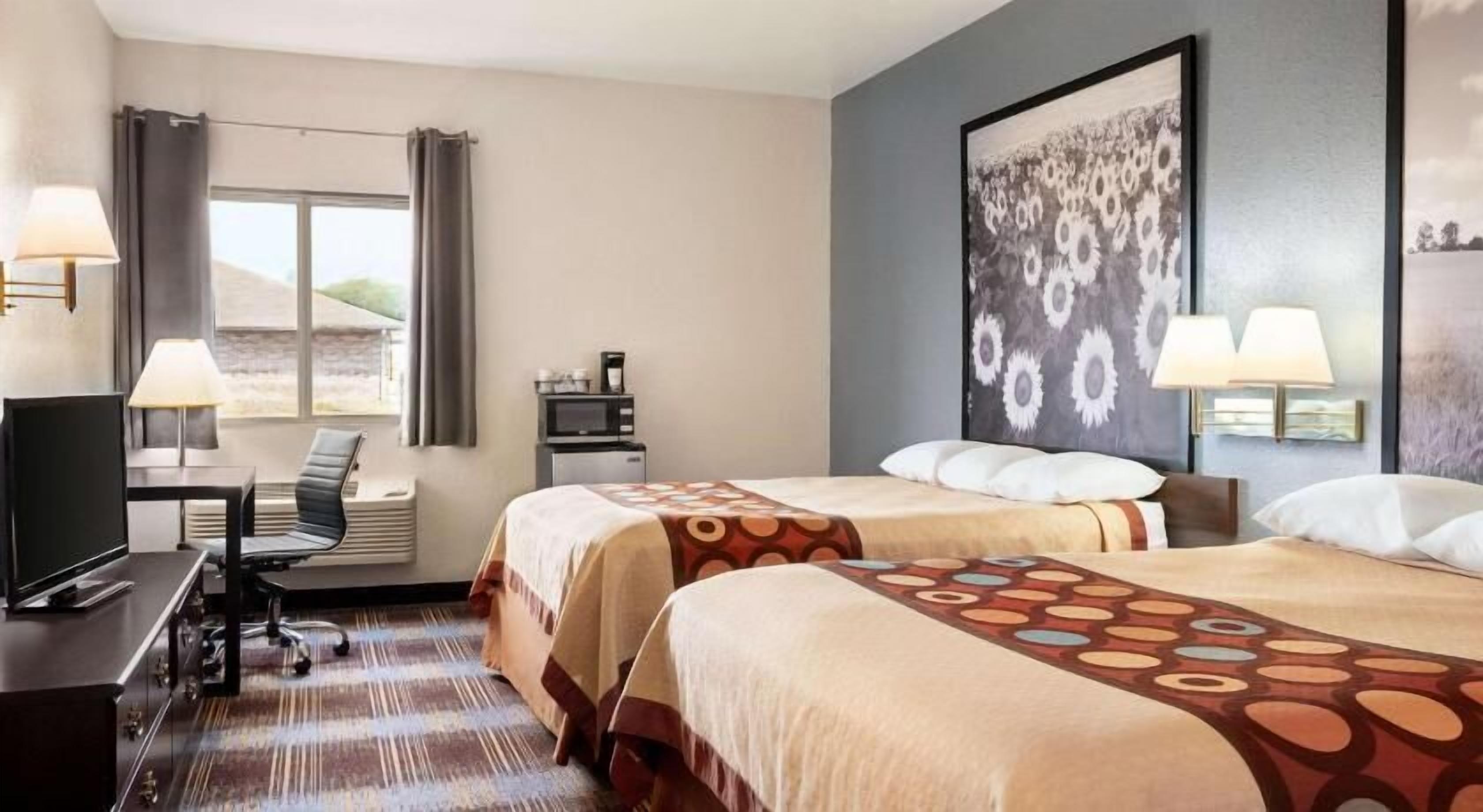 Escritorio, cortinas blackout, wifi gratis y ropa de cama 