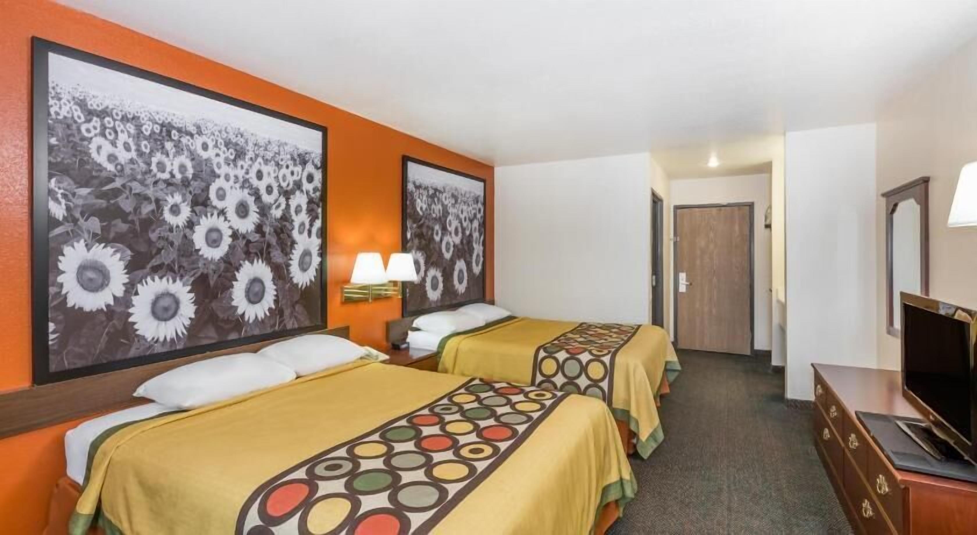 Escritorio, cortinas blackout, wifi gratis y ropa de cama 
