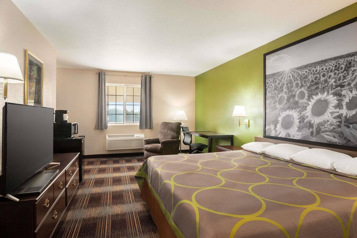 Desk, blackout drapes, WiFi (free), bed sheets