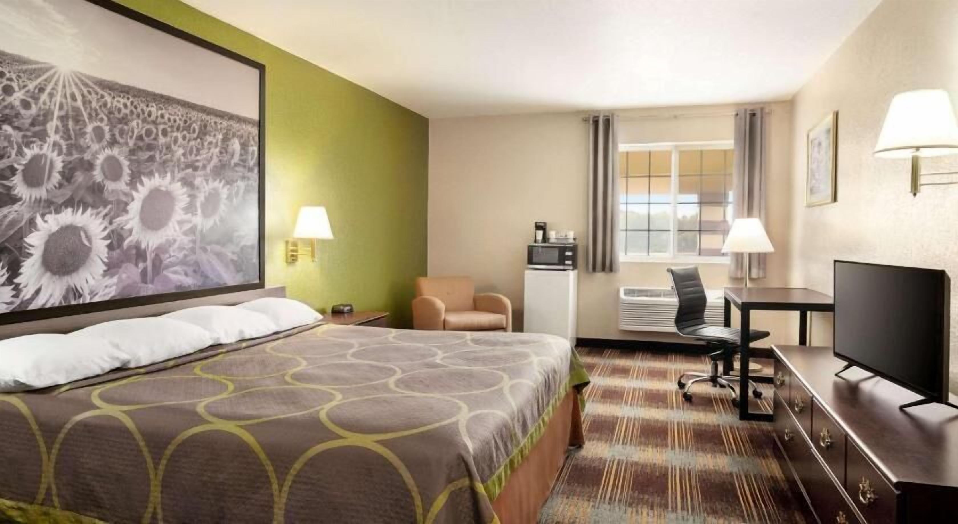 Escritorio, cortinas blackout, wifi gratis y ropa de cama 