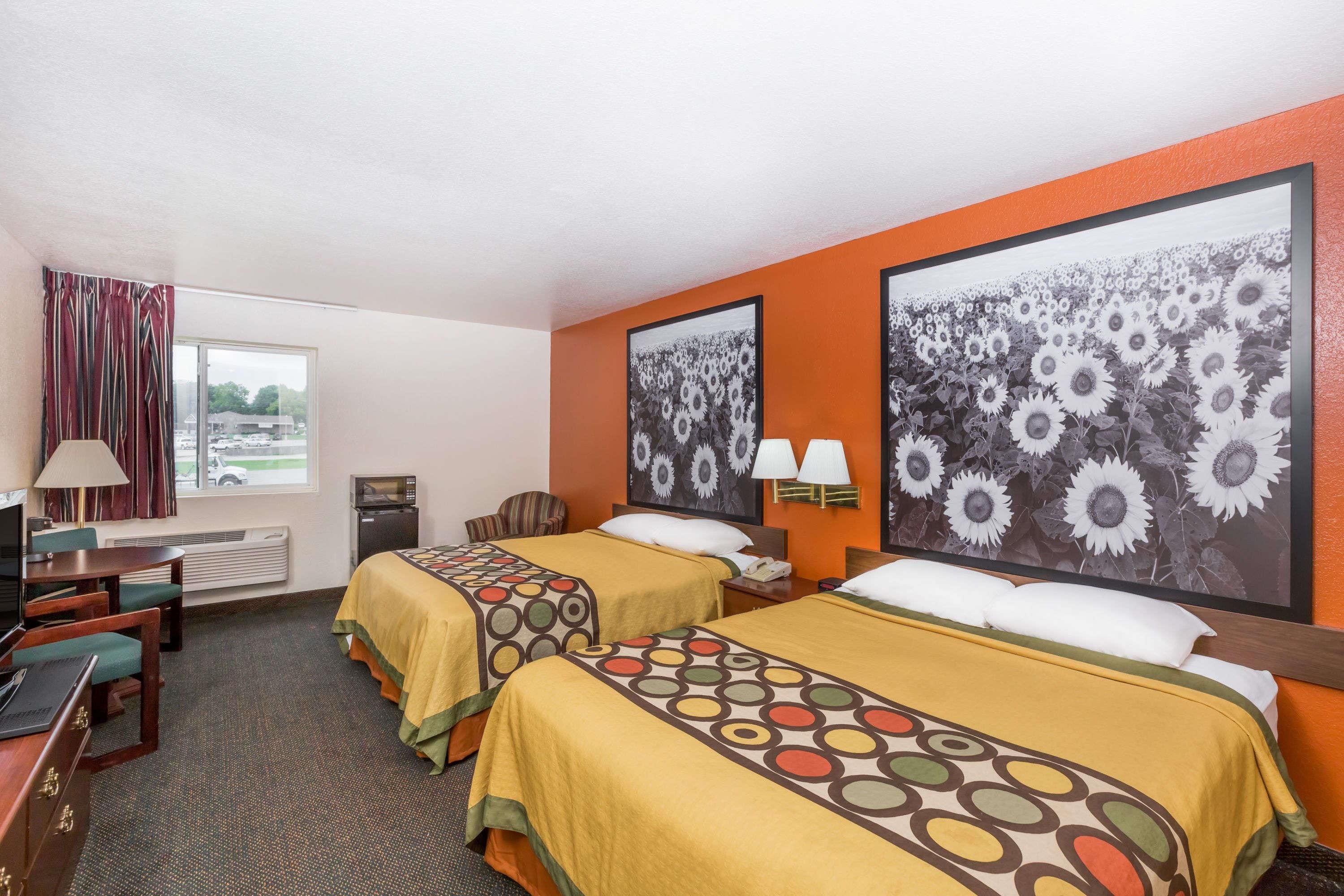 Skrivebord, blendingsgardiner, wi-fi (inkludert) og sengetøy