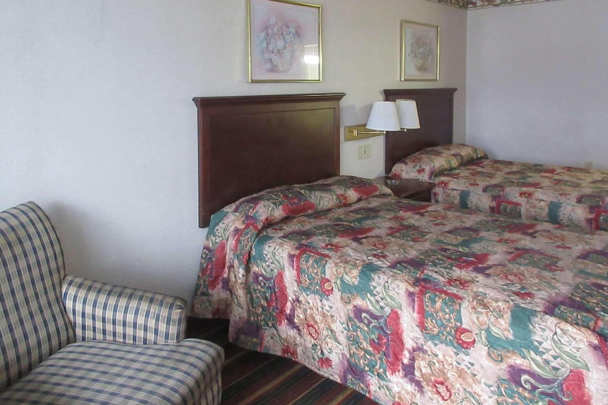 In-room safe, WiFi (free), bed sheets