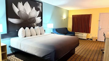 Kamar Standar, 1 Tempat Tidur King | Seprai premium, meja kerja, dan ruang kerja ramah laptop