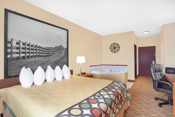 Suite, 1 cama de matrimonio grande | Escritorio, cortinas opacas, tabla de planchar con plancha