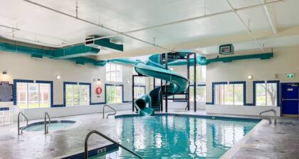 Super 8 by Wyndham High River AB