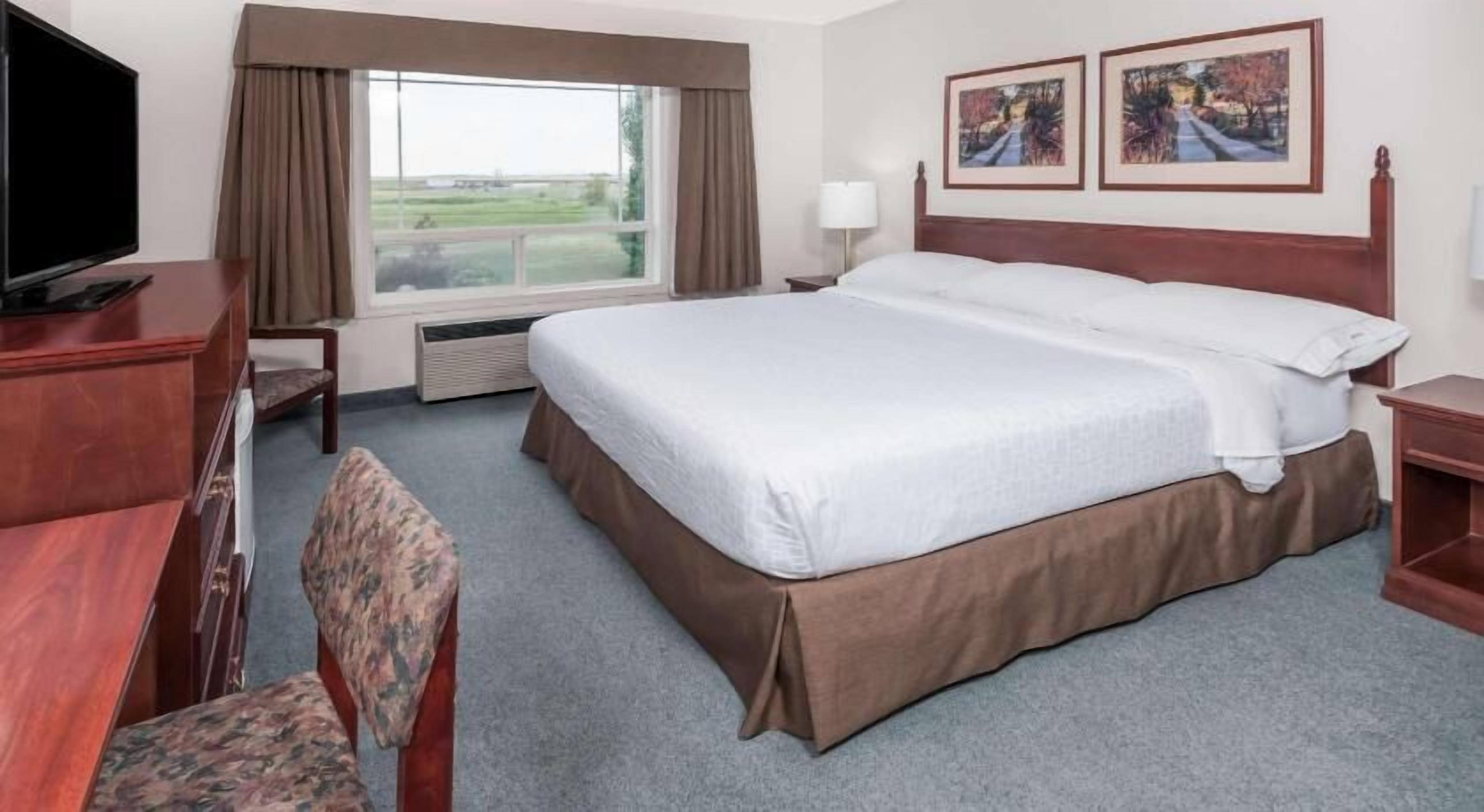 Senger med overmadrass, individuelt dekorert og individuelt innredet