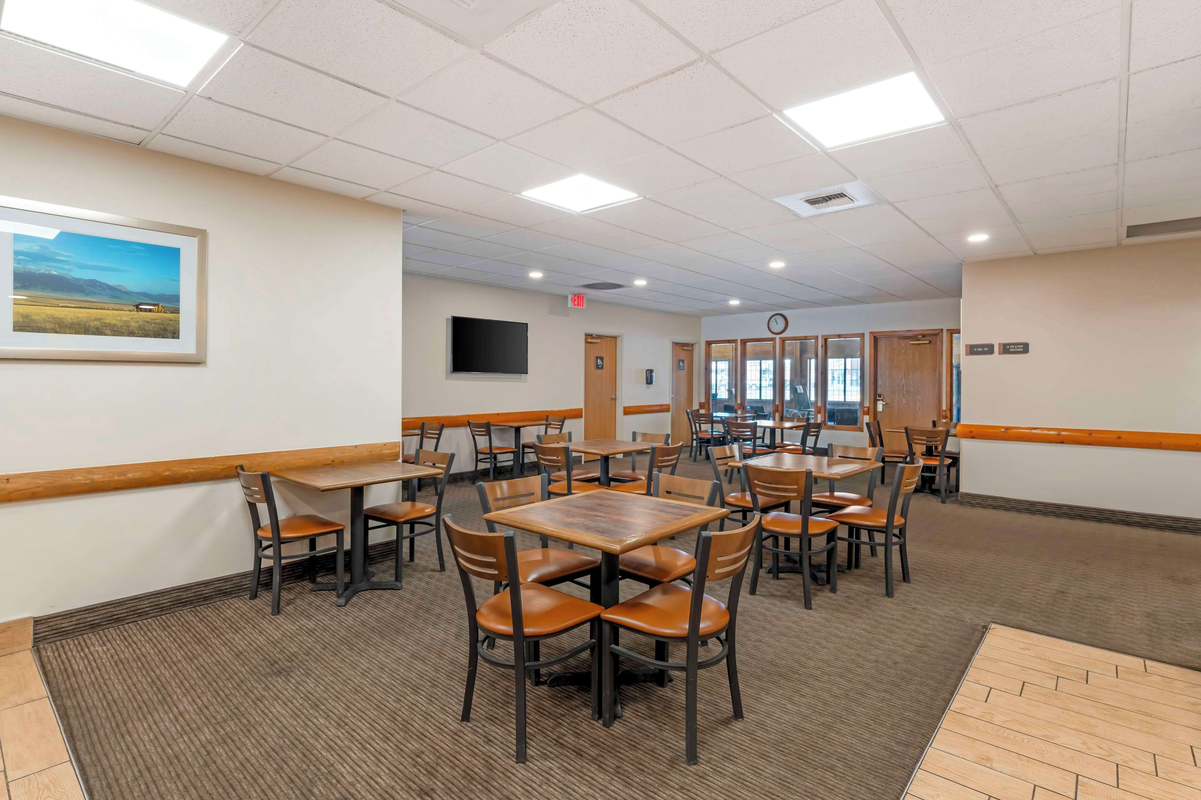 free daily full breakfast