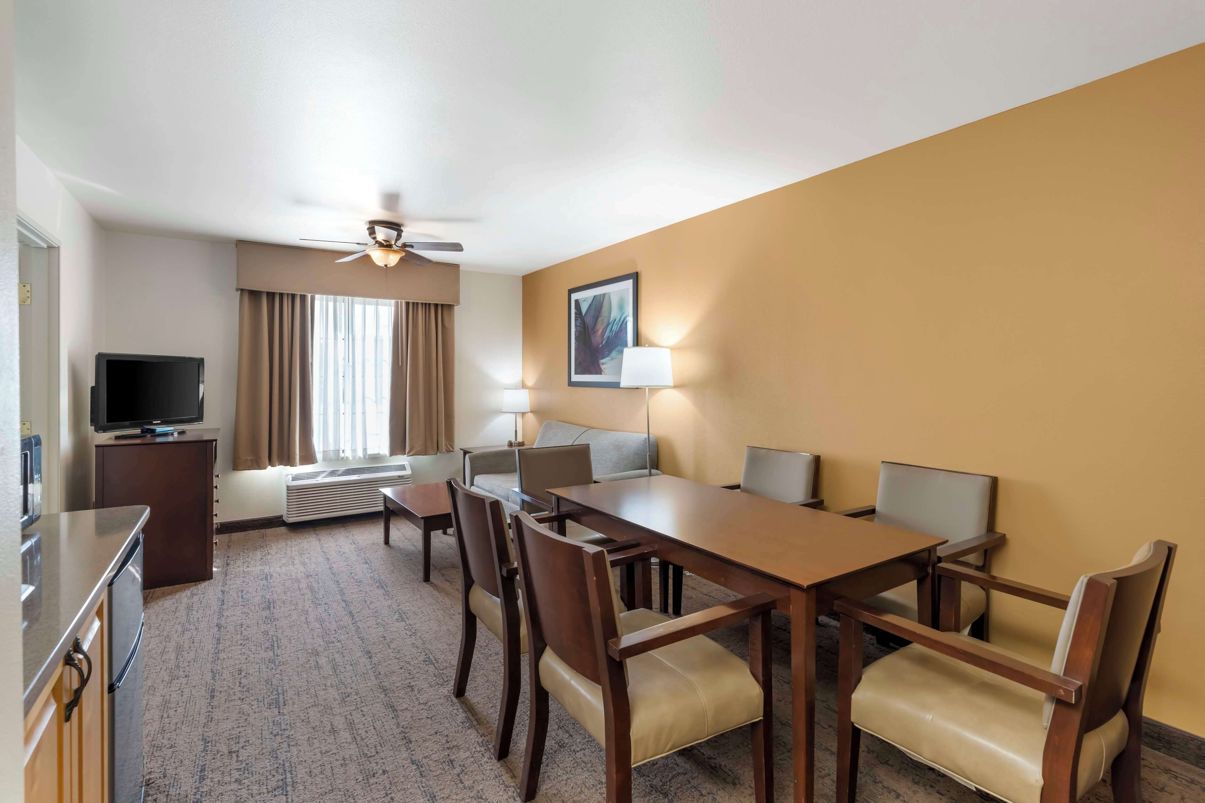 suite, 1 king bed, non smoking, refrigerator & microwave | 1 bedroom, pillow-top beds, in-room safe, desk