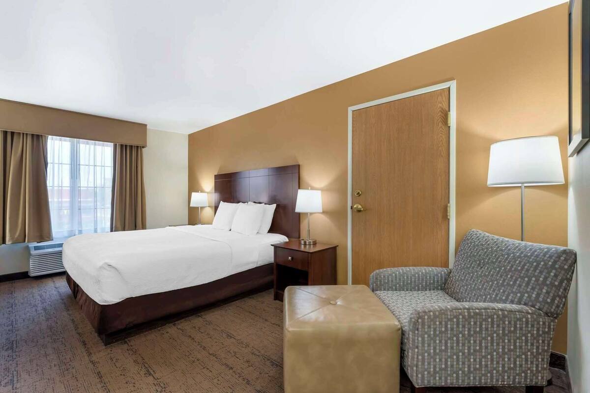 1 bedroom, pillowtop beds, in-room safe, desk