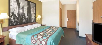 Super 8 by Wyndham Cresco IA