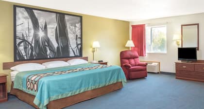 Super 8 by Wyndham Cresco IA