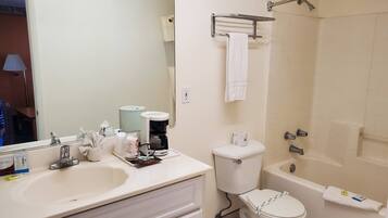 Business Suite, 2 Queen Beds, Mountain View | Bathroom