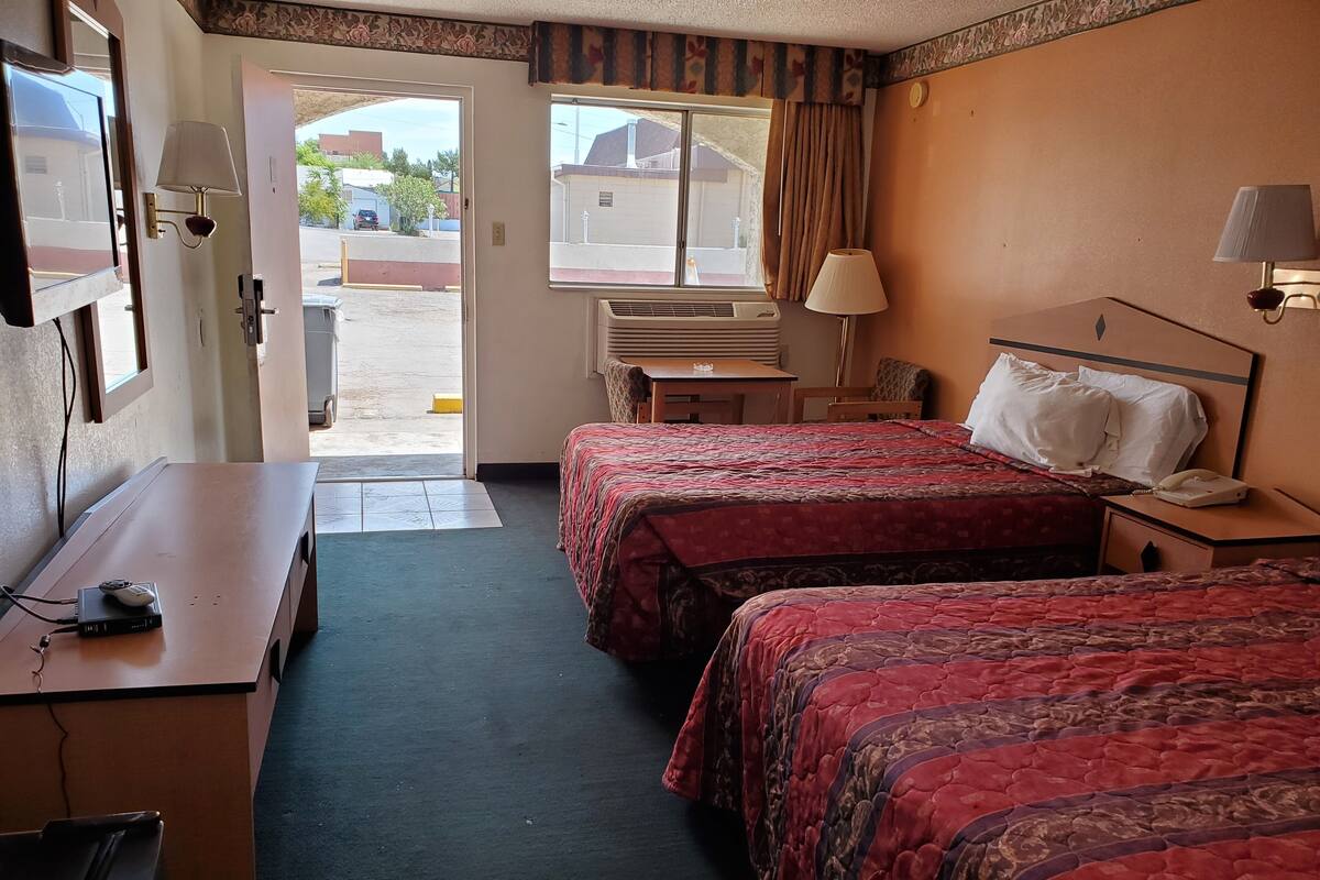 Basic Room, 2 Queen Beds | WiFi (free), bed sheets