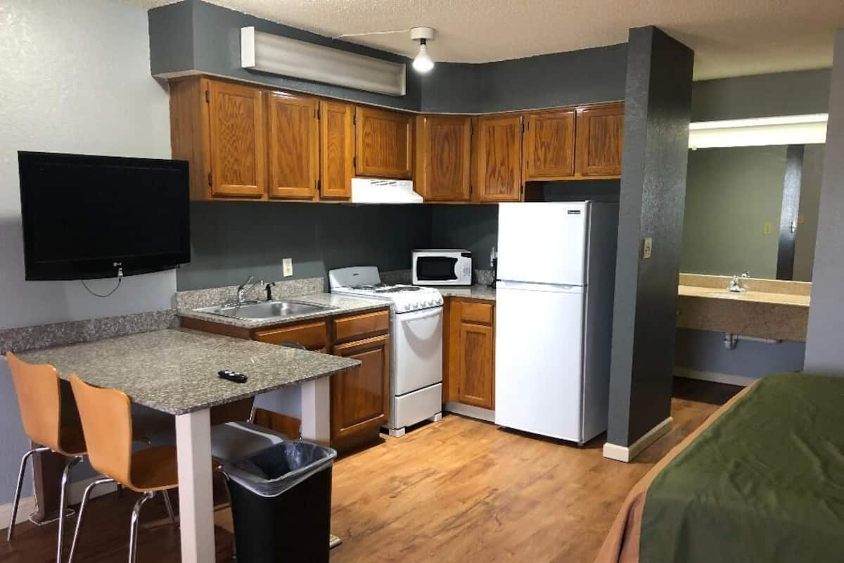 Fridge, microwave