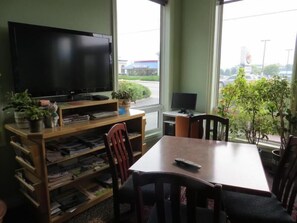 View from property - Super 8 Motel - Penticton (Penticton)