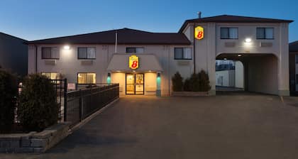 Super 8 by Wyndham Niagara Falls NY