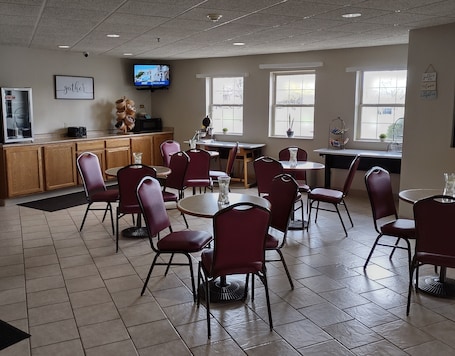 Desayuno continental incluido todos los días . Edmore Inn