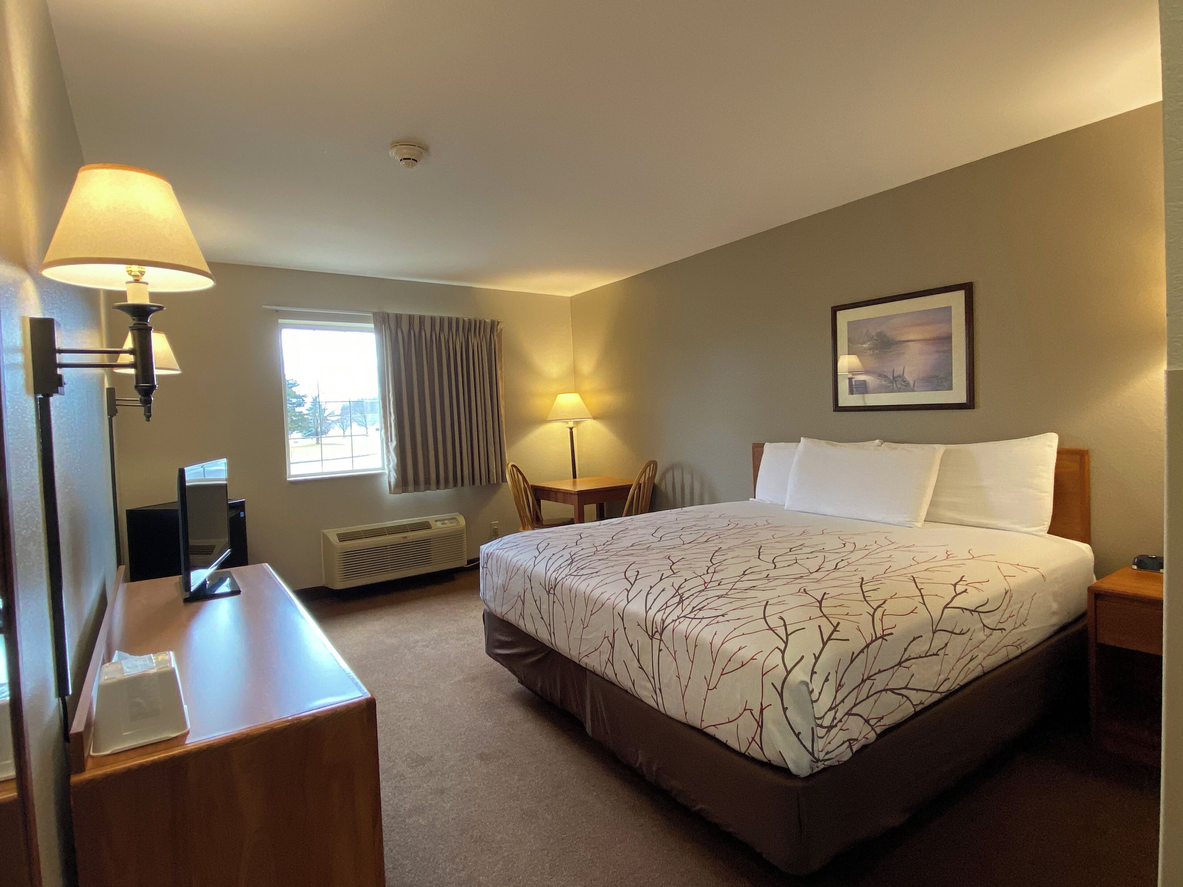 Standard Room, 1 King Bed | Free WiFi, bed sheets