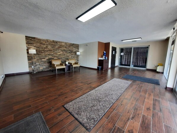 Lobby - Americas Best Value Inn Moline (Moline)