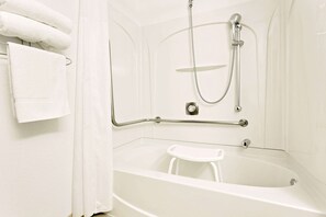 Combined shower/bathtub, hydromassage showerhead, hair dryer, towels - Super 8 by Wyndham Cut Bank (Cut Bank)