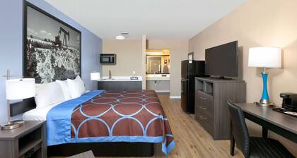 Super 8 by Wyndham Victoria / South / Hwy 59