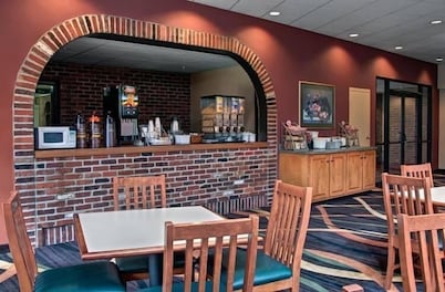 Super 8 by Wyndham State College