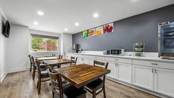 Free daily breakfast