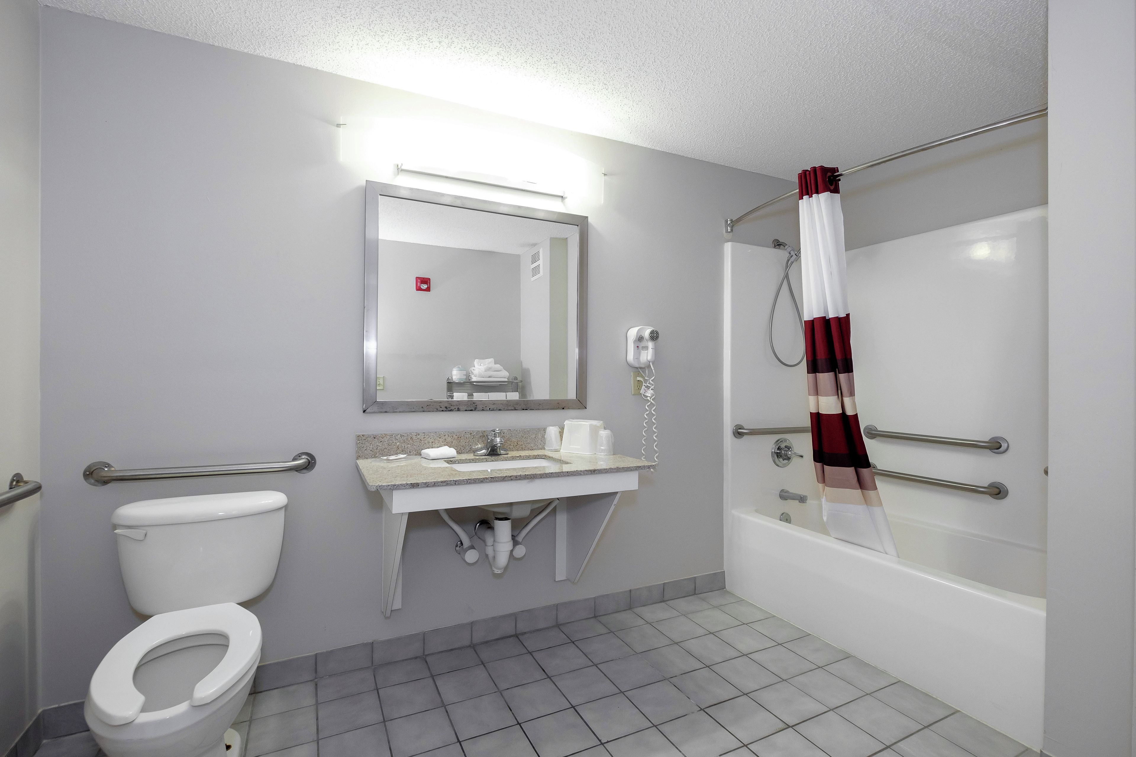 Chambre supérieure, 1 très grand lit, accessible aux personnes à mobilité réduite, non-fumeur | Salle de bain