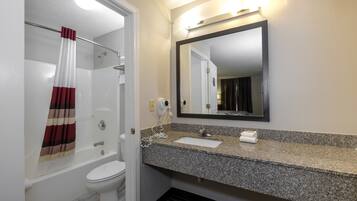 Combined shower/bathtub, deep-soaking bathtub, free toiletries