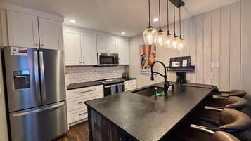 Appart'hÎtel Standard, 2 chambres | Cuisine privée | Grand réfrigérateur, micro-ondes, four, plaque de cuisson