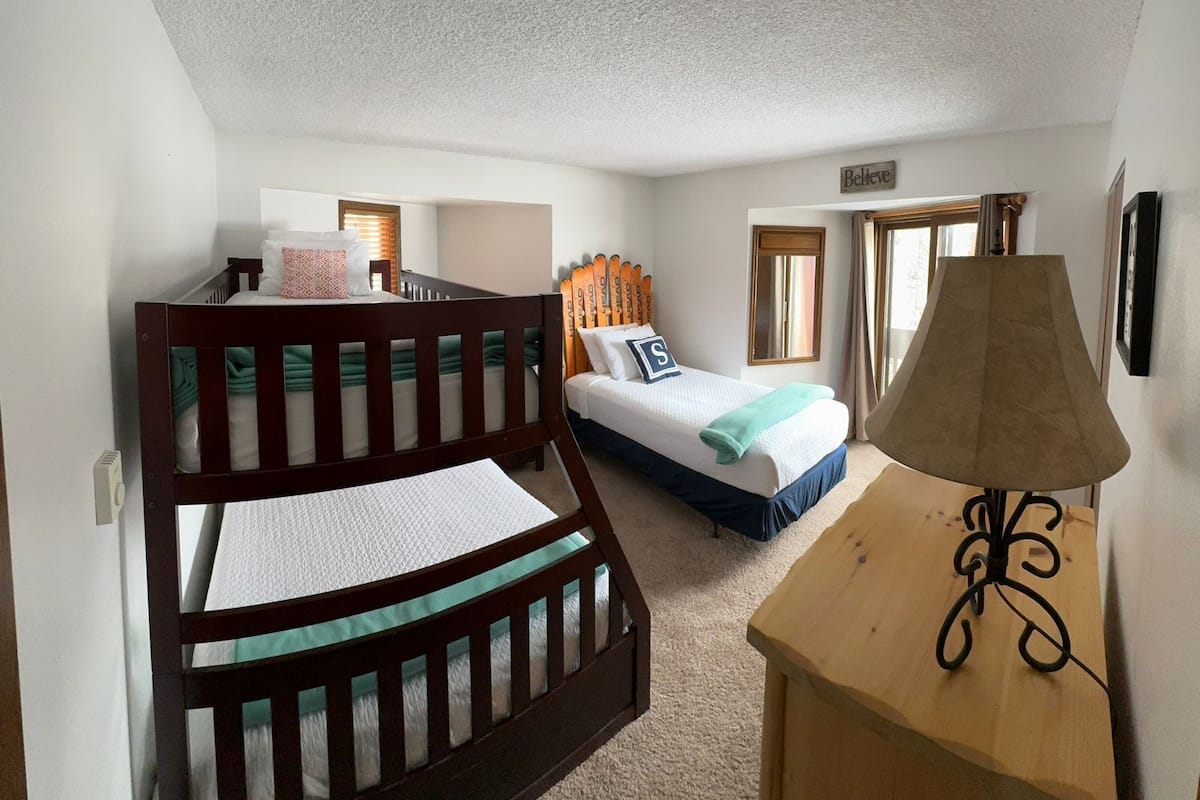 2 bedrooms, individually decorated, individually furnished, bed sheets
