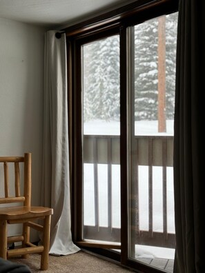 Eenvoudig appartement, 2 slaapkamers | Terras