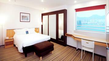 Executive Suite, 1 Double Bed | Minibar, in-room safe, desk, soundproofing