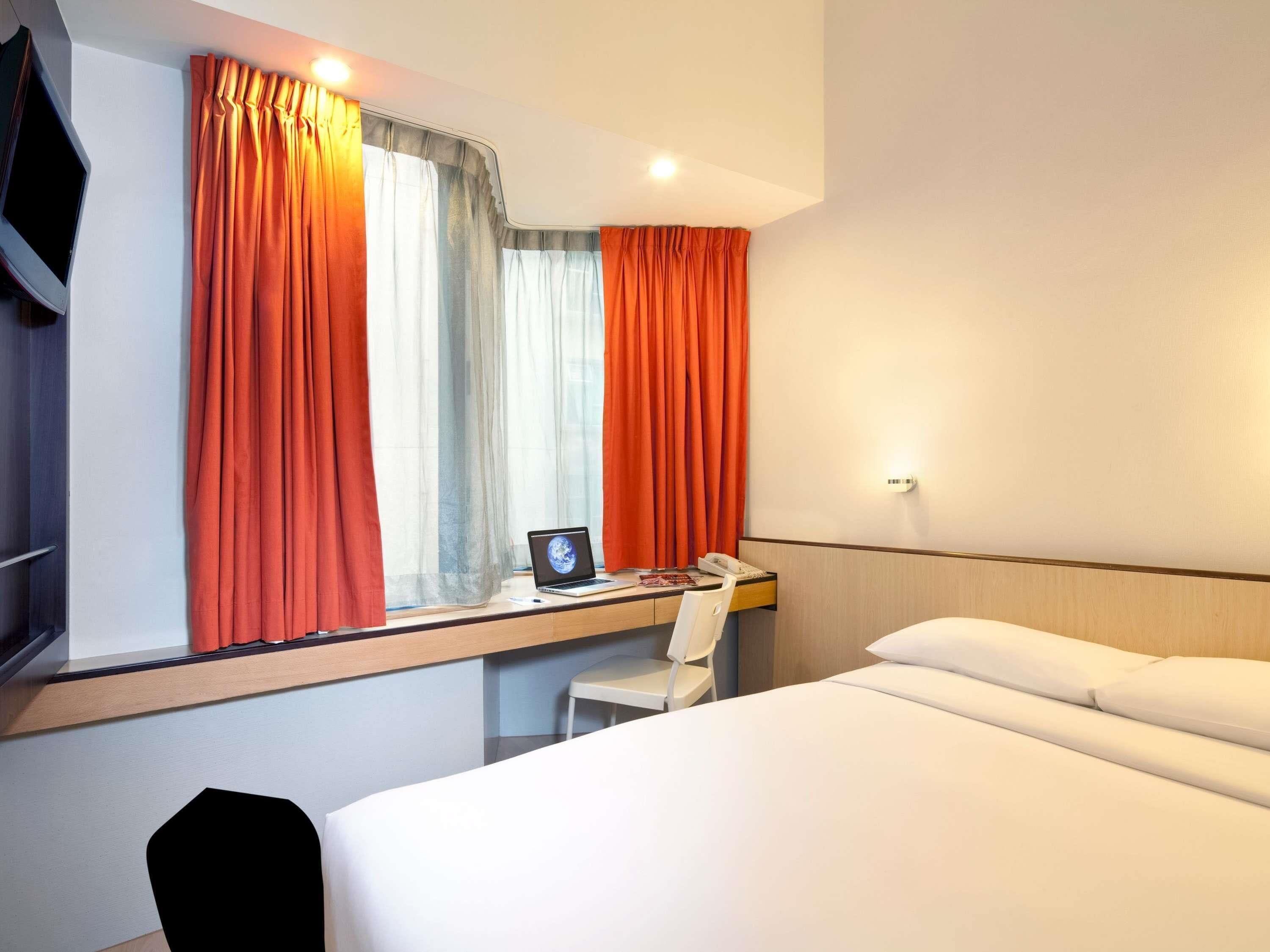 Kamar Double Standar, 1 Tempat Tidur Double | Minibar, brankas, meja kerja, dan kedap suara