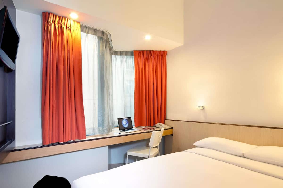 Kamar Double Standar, 1 Tempat Tidur Double | Minibar, brankas, meja kerja, dan kedap suara
