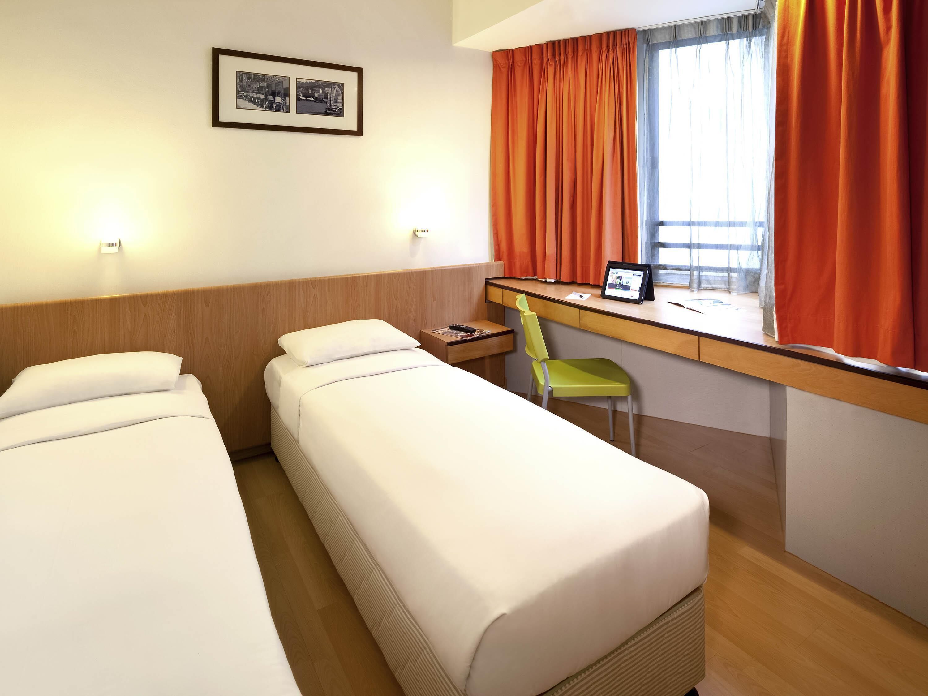 Habitación estándar, 1 cama individual | Minibar, caja de seguridad en la habitación y escritorio 