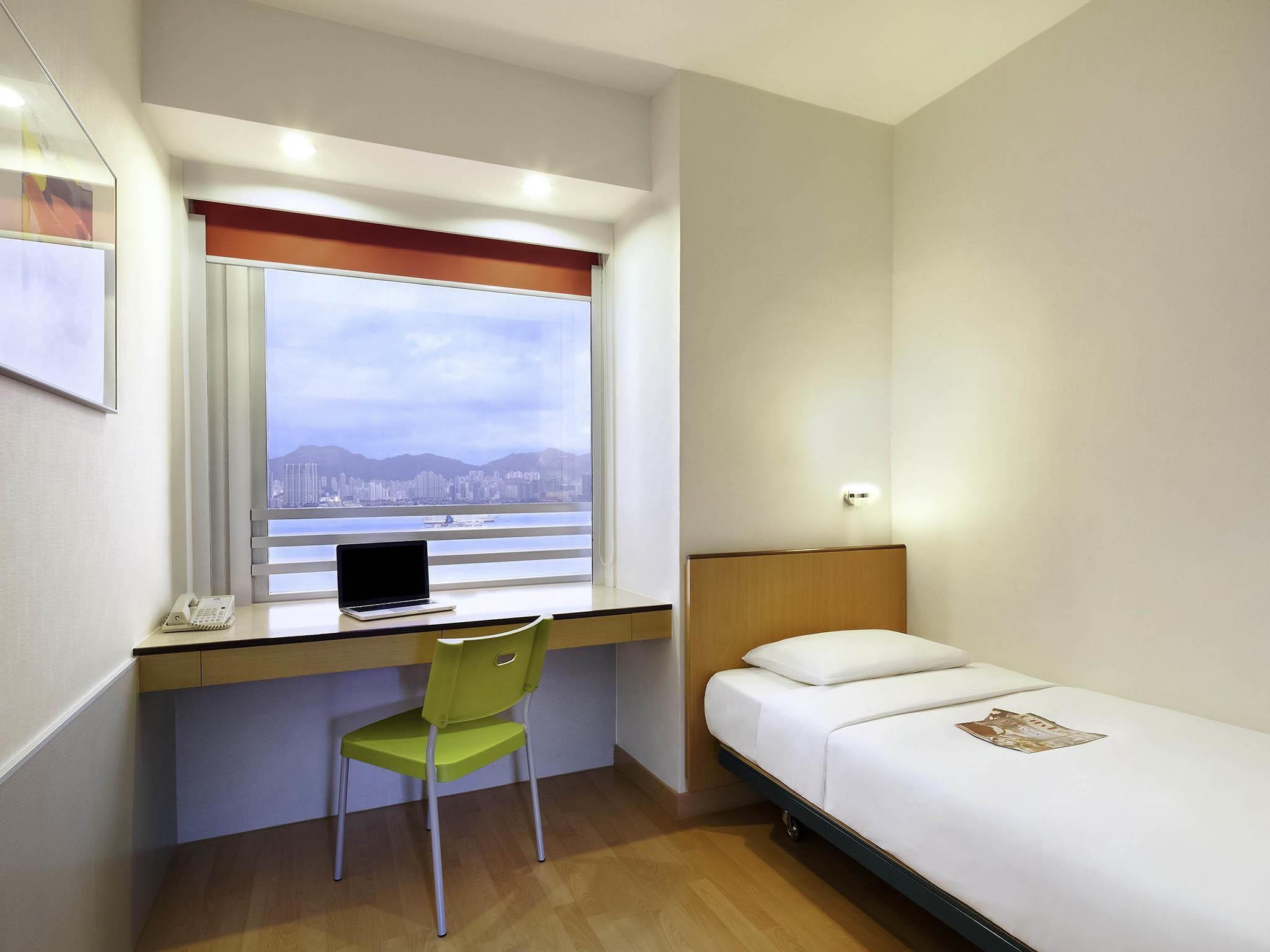 Kamar Standar, 1 Tempat Tidur Twin | Minibar, brankas, meja kerja, dan kedap suara