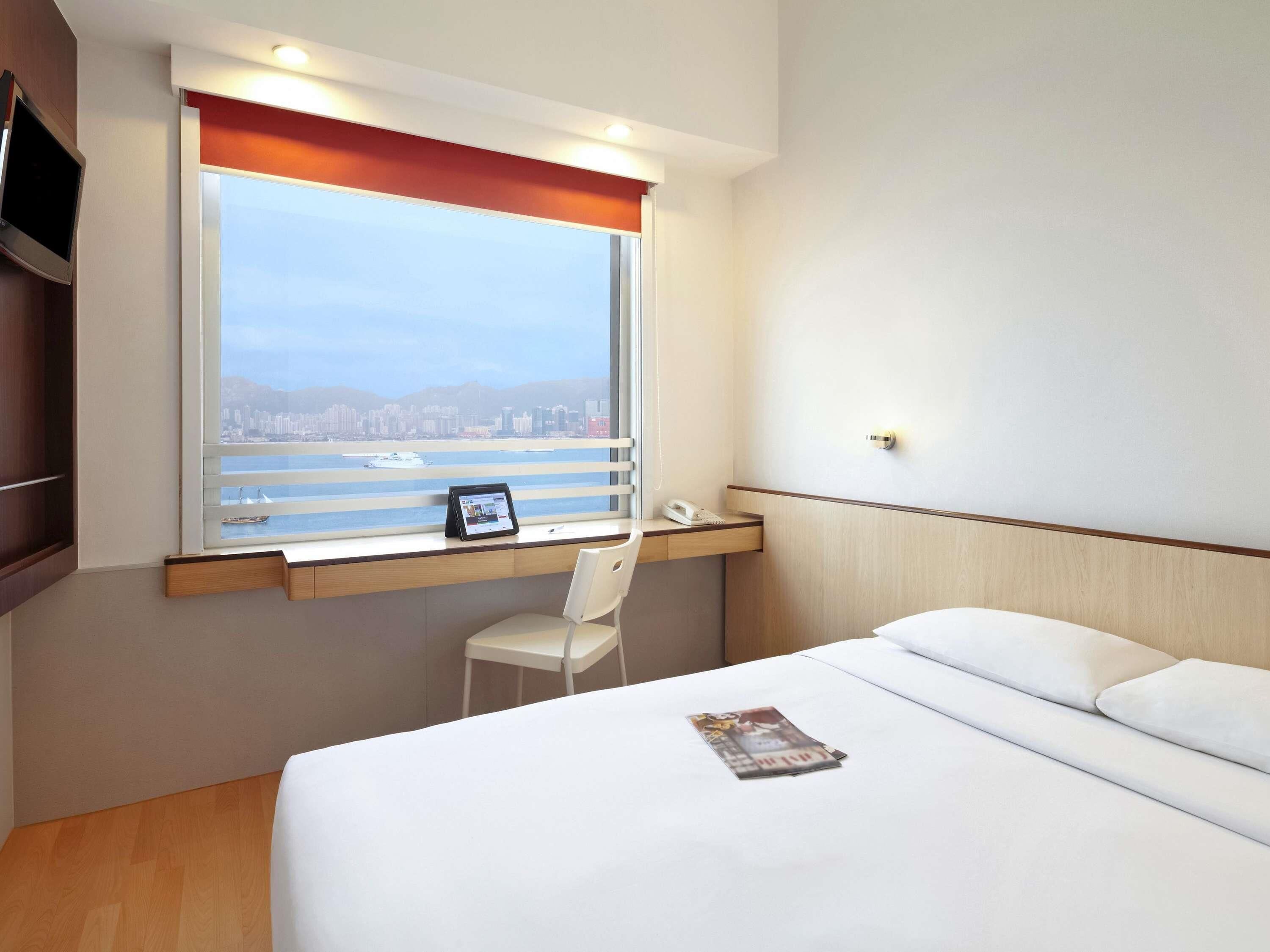 Kamar Double Superior, 1 Tempat Tidur Double, pemandangan pelabuhan | Minibar, brankas, meja kerja, dan kedap suara