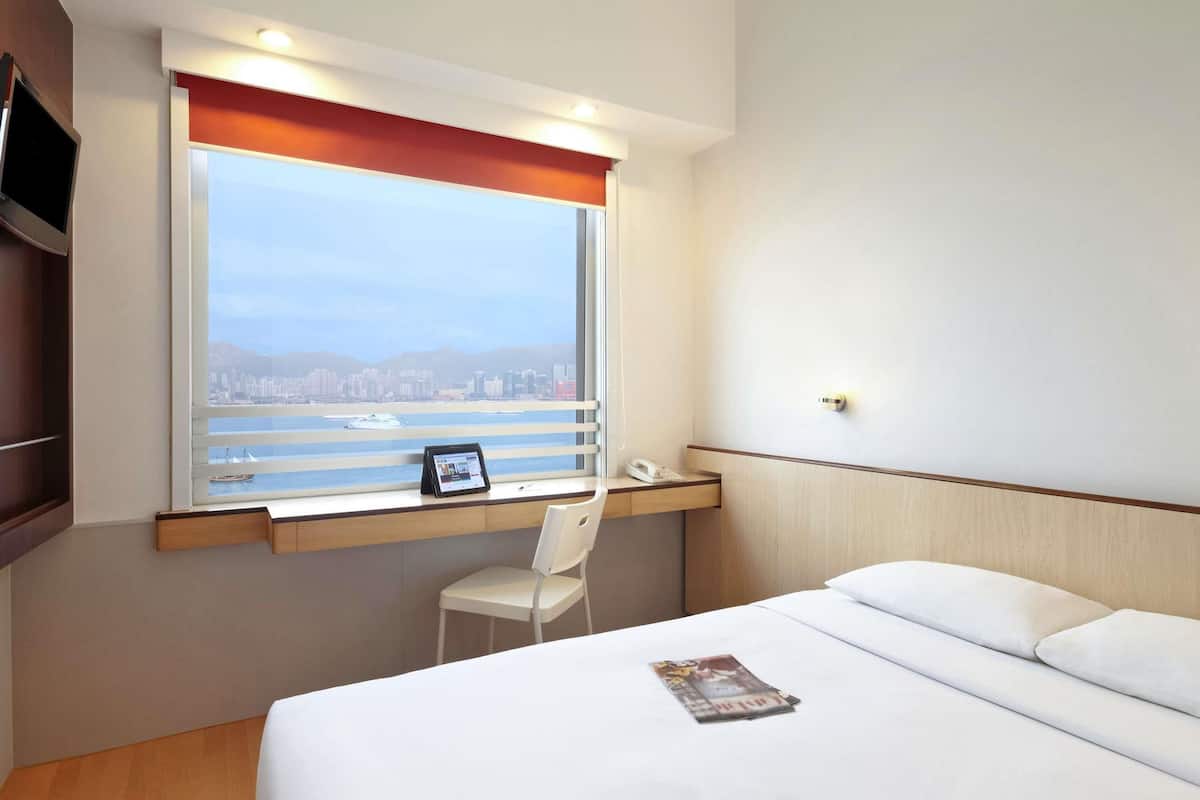 Kamar Double Superior, 1 Tempat Tidur Double, pemandangan pelabuhan | Minibar, brankas, meja kerja, dan kedap suara